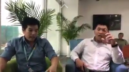 
Không ít game thủ Việt cùng hẹn nhau lên trụ sở VNG tại TP. Hồ Chí Minh để yêu cầu NPH giải thích về việc khóa tài khoản game trong Võ Lâm Truyền Kỳ Mobile
