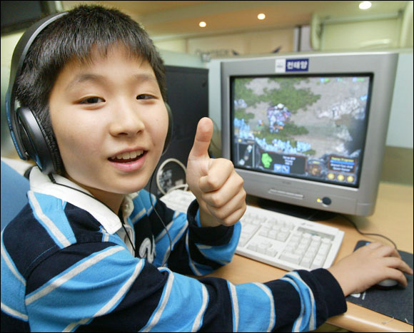 
Jun Tae Yang thi đấu StarCraft chuyên nghiệp từ năm 12 tuổi, lúc đầu cậu lấy nickname là BaBy
