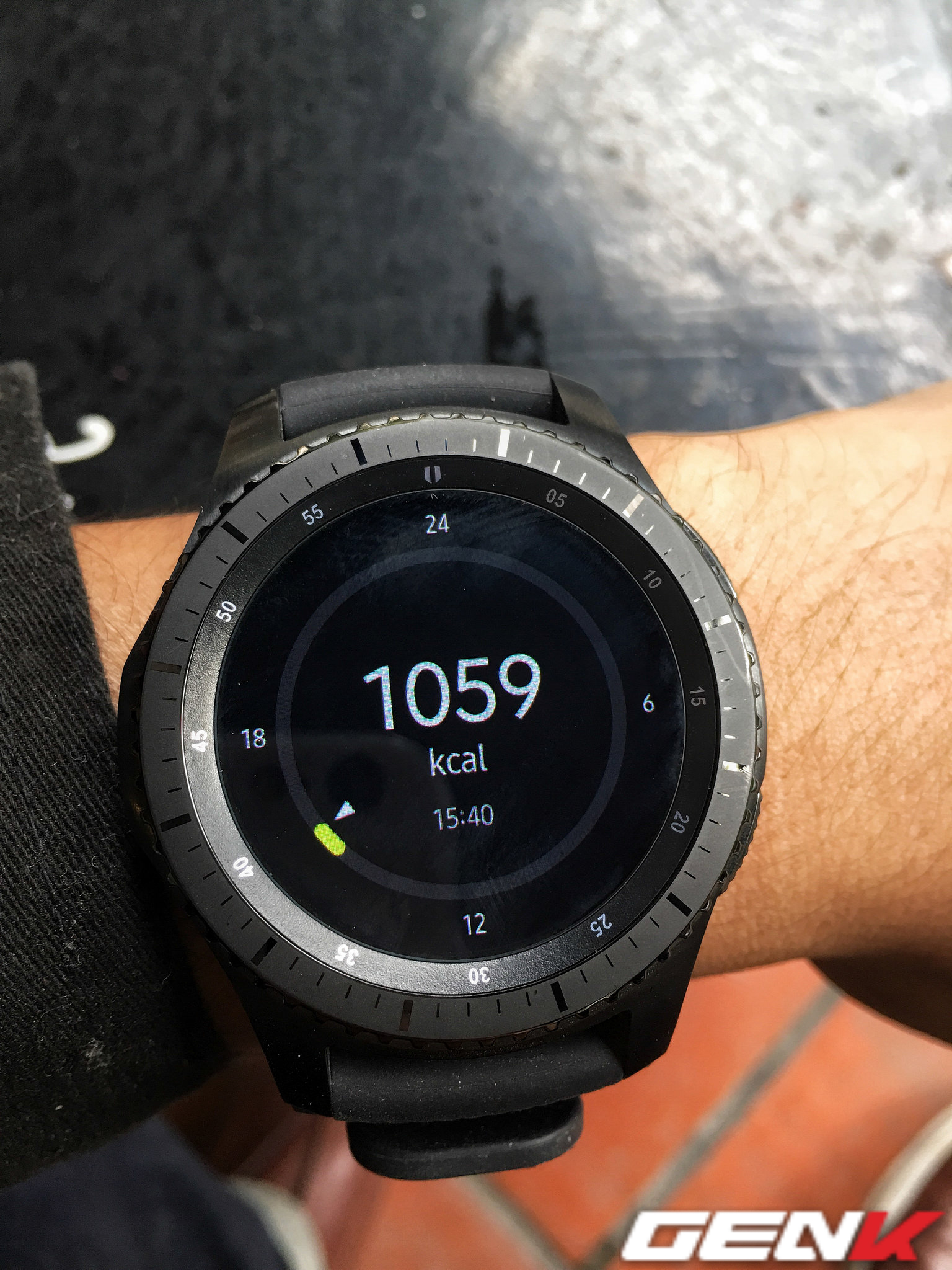 samsung gear s3 frontier vs fitbit charge 3