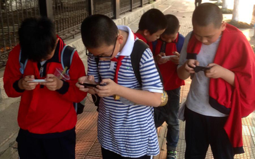 
Giới trẻ Trung Quốc rất thích chơi game trên di động, đặc biệt là Vương Giả Vinh Diệu
