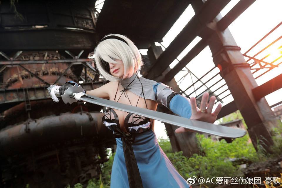 Cùng ngắm cô nàng 2B gợi cảm với bộ váy ngủ trong Nier: Automata