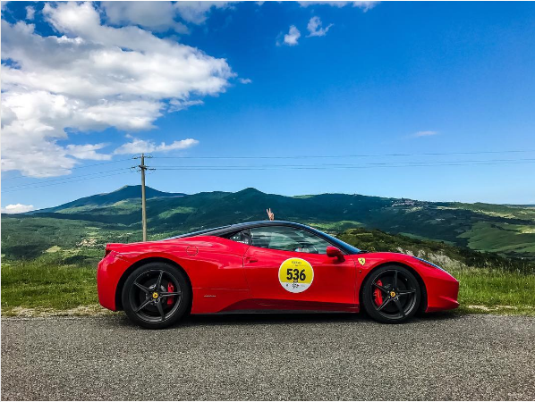 
Đi vòng quanh nước Ý với chiếc Ferrari.
