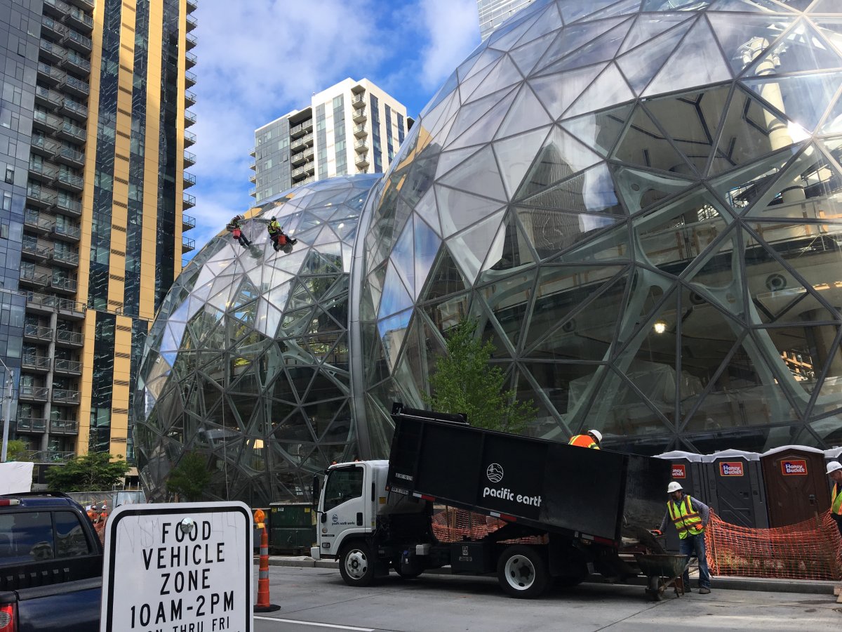 Tới thăm trụ sở cực kỳ hoành tráng của Amazon, thiết kế toàn kính, cửa ...