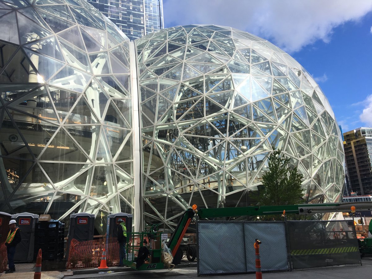 Tới thăm trụ sở cực kỳ hoành tráng của Amazon, thiết kế toàn kính, cửa ...