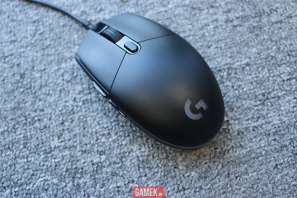 Chuột sở hữu lớp sơn nhám sáng bóng, nhìn khá bắt mắt