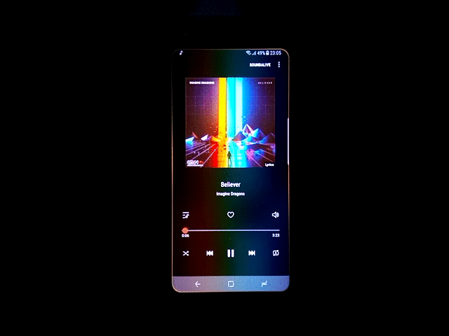 
Edge Light còn hoạt động với ứng dụng Samsung Music trông rất thú vị.
