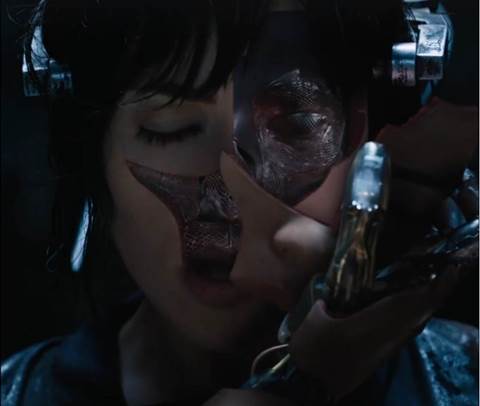 
1400 mảnh riêng lẻ được tạo dựng kỳ công để tạo nên khung xương của Scarlett Johansson trong Ghost In The Shell
