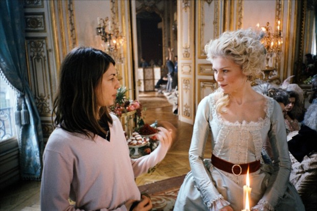 
Kirsten Dunst và đạo diễn Sofia Coppola trên phim trường Marie Antoinette

