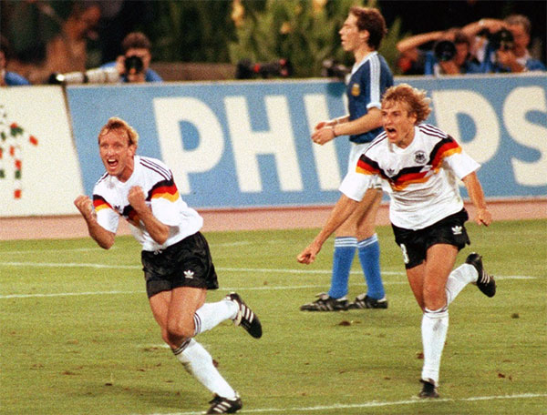 
A. Brehme (trái) là một trong những cầu thủ vĩ đại nhất bóng đá Đức.
