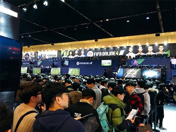 
Rất đông game thủ Hàn Quốc đã được trải nghiệm FO4 ở G-Star.
