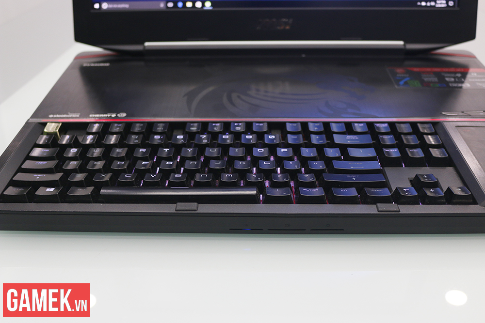 Có bàn phím cơ, 2 card 1080, giá 107 triệu, đây chắc chắn là laptop khủng nhất Việt Nam!