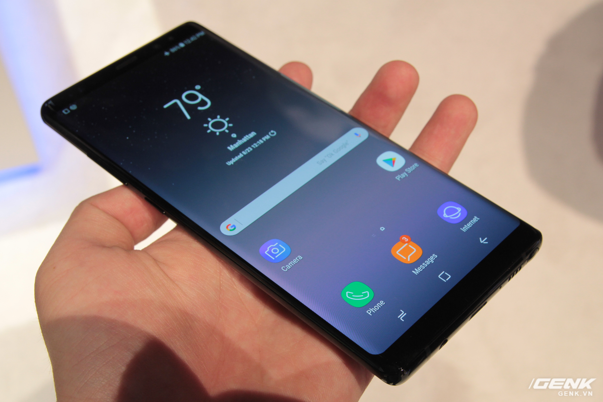 Trên tay Galaxy Note8: Không chỉ đơn thuần là phiên bản phóng to của S8+