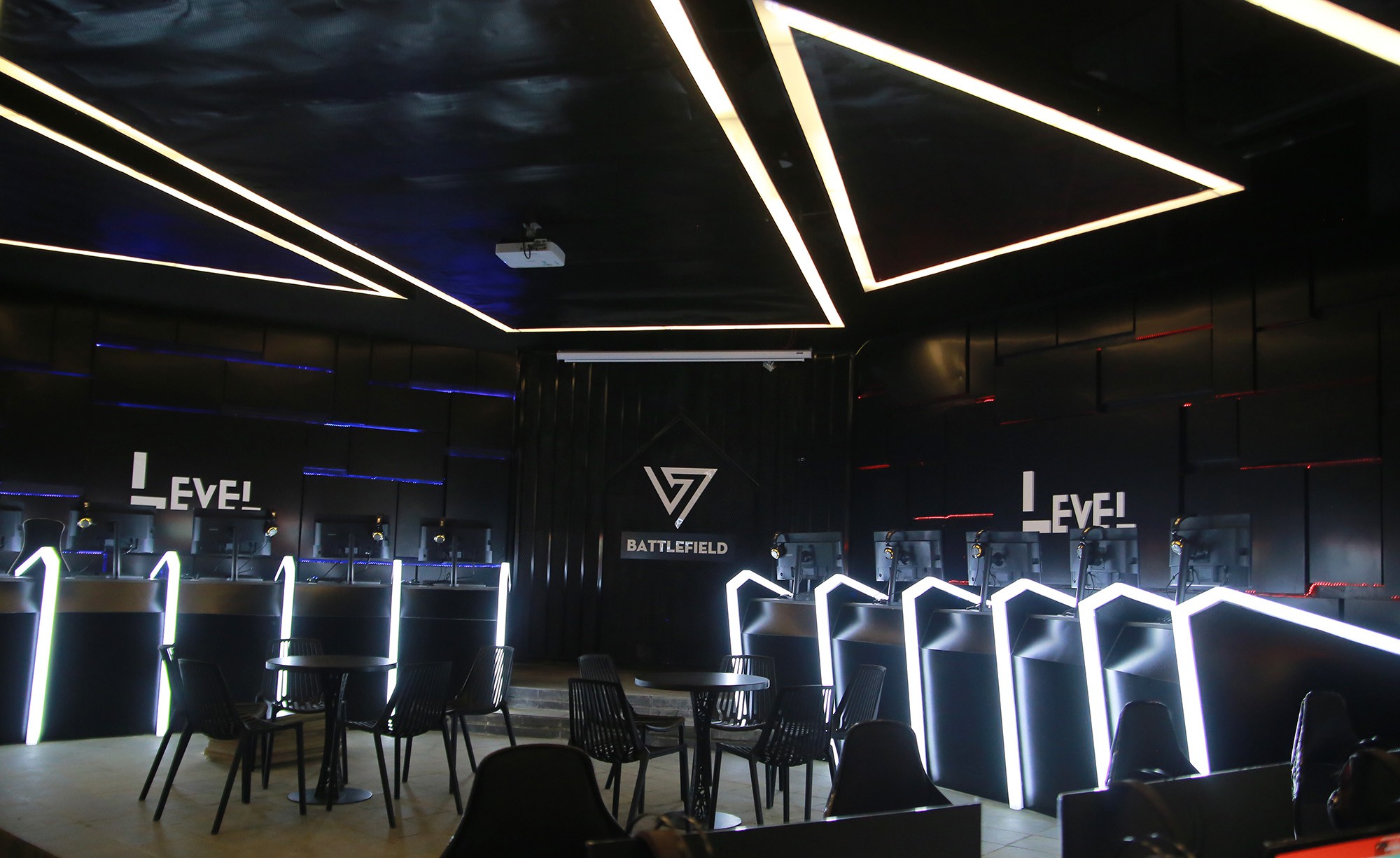 Dạo quanh LEVEL Gaming E Sports Center Cyber game đẳng cấp khu vực