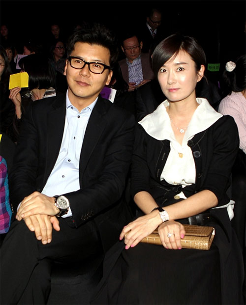 
Ngôi sao điện ảnh Hàn Quốc một thời Ji Chang Son và vợ.
