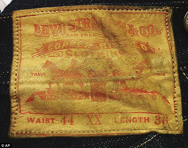 Chiếc quần jeans Levi's 124 năm tuổi truyền từ đời kỵ đang được bán với giá  1,8 tỷ đồng