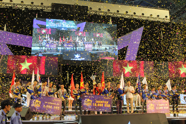 
Lễ bế mạc hoành tráng của CFS Invitational Vietnam 2015 tại TP Hồ Chí Minh
