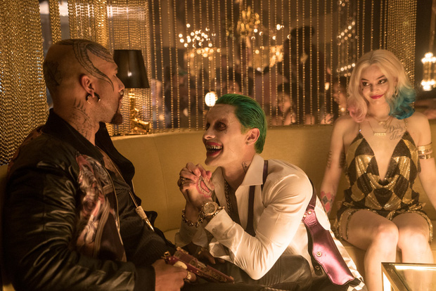 
Nói yêu nàng nhưng Joker vẫn xem người tình bé nhỏ Harley như một món quà quý... để tặng gã đàn ông khác.
