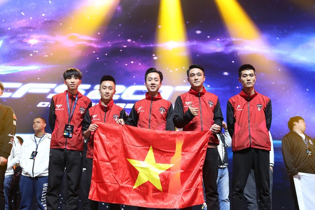 
Rambo và đồng đội đã giành được ngôi á quân thế giới bộ môn eSports Đột Kích và 4,5 tỷ tiền thưởng
