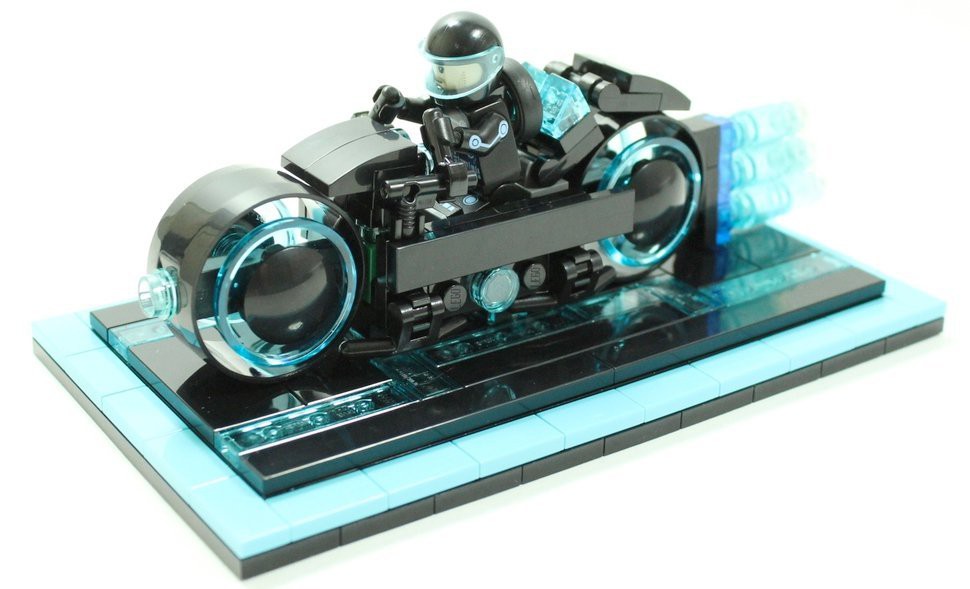 Chiêm ngưỡng mô hình LEGO của chiếc xe máy huyền thoại Tron Light Cycle