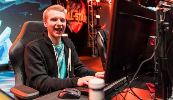 LMHT: Cựu tuyển thủ đường trên của SKT bỗng trở thành vô gia cư khi Team ROCCAT giải tán - Ảnh 2.