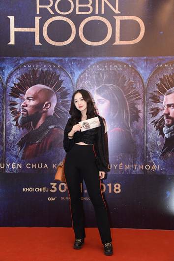 Quỳnh Kool sành điệu đi xem trai đẹp Robin Hood 2018 ra mắt - Ảnh 1.