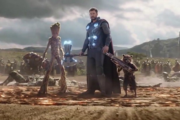 Suýt chút nữa, Thần Sấm Thor đã dùng súng chiến Thanos trong Avengers: Infinity War - Ảnh 3.