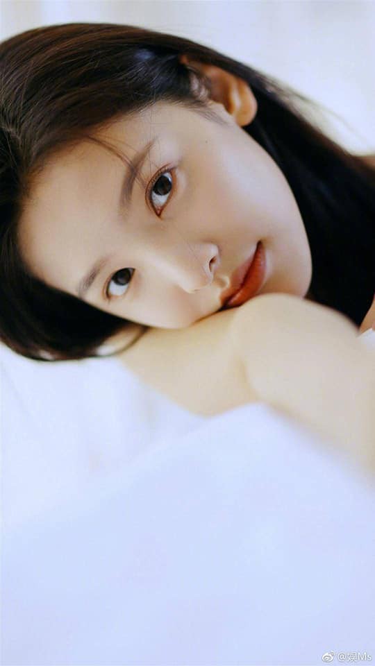 Chỉ một cú bấm follow, đại gia Vương Tư Thông biến hot girl Trung Quốc thành hiện tượng mạng xã hội - Ảnh 2.
