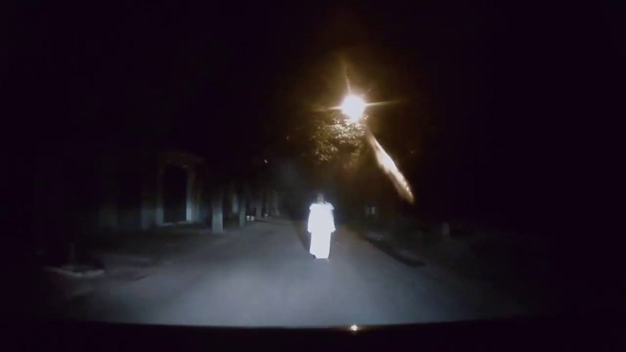 Đố bạn tại sao ma thường mặc đồ trắng? Dễ dọa người hơn hay đơn giản mình thích thì mặc thôi - Ảnh 6. Đố bạn tại sao ma thường mặc đồ trắng? Dễ dọa người hơn hay đơn giản mình thích thì mặc thôi - Ảnh 6.