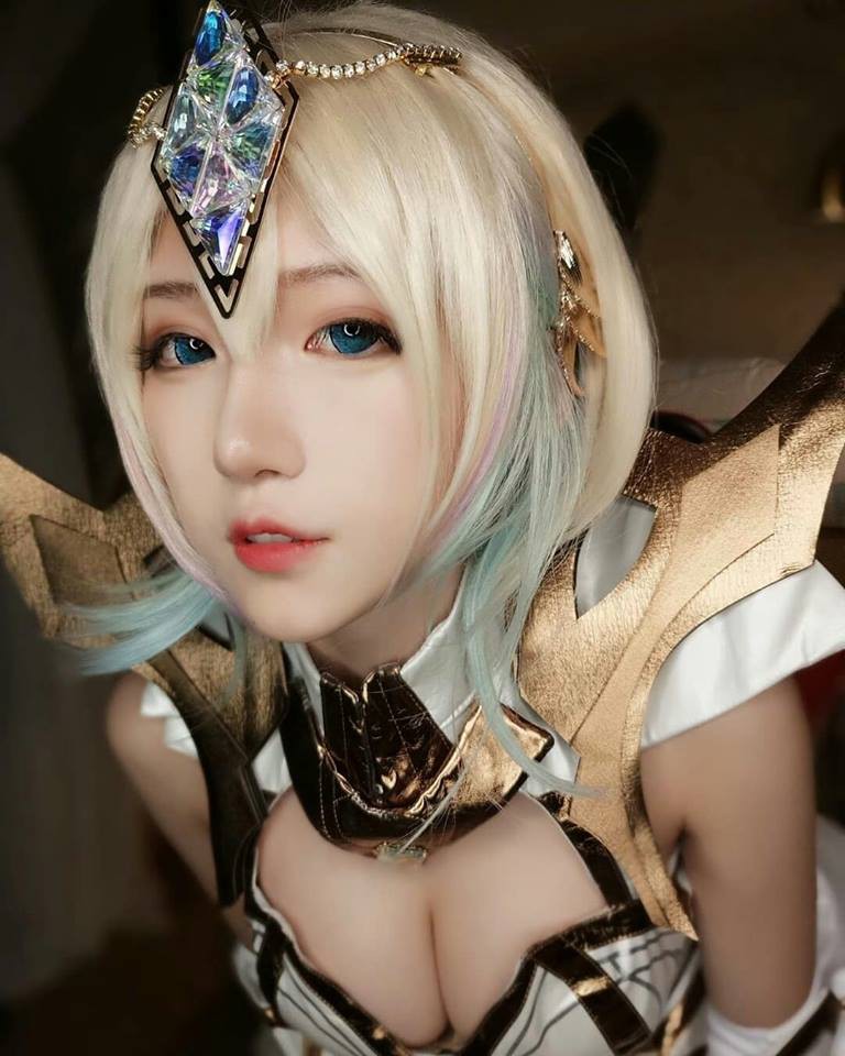 Lmht Bỏng Mắt Với độ Gợi Cảm Của Những Cô Nàng Cosplay Lux Thập Đại Nguyên Tố 7009