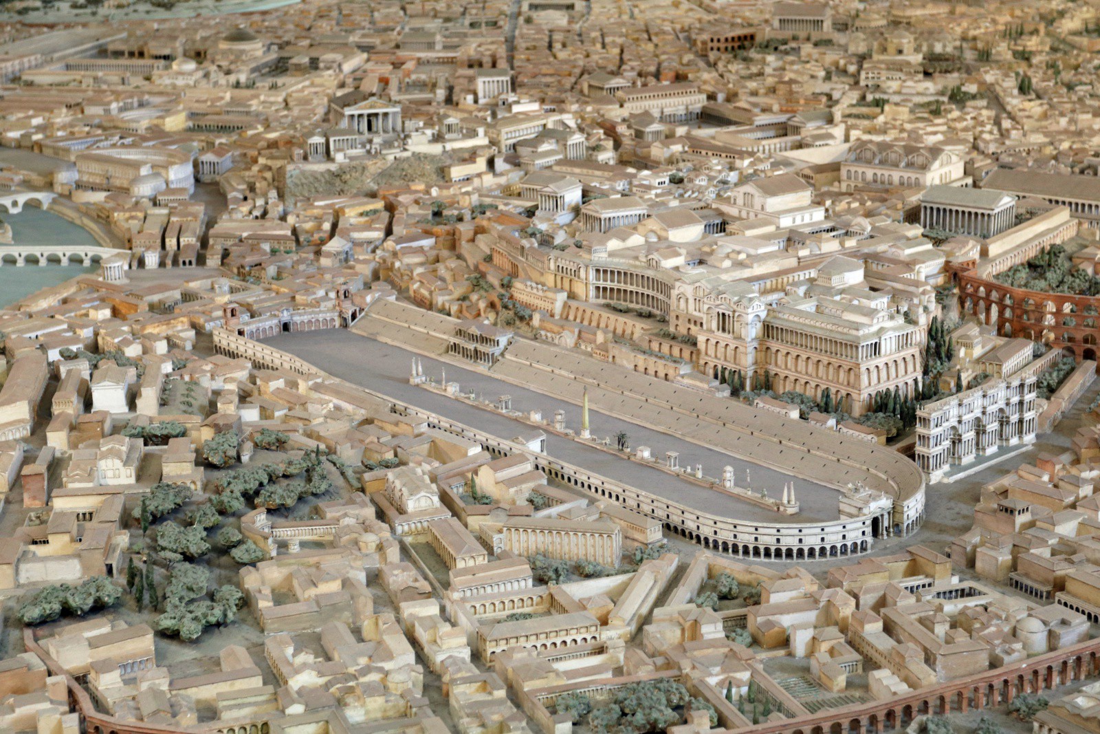 Chiêm ngưỡng mô hình thành Rome cổ đại với tỷ lệ 1:250, mất tới 38 năm ...