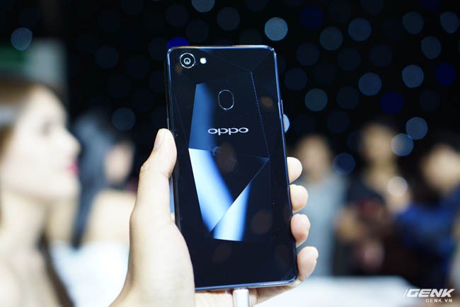 Oppo F7 chính thức ra mắt tại Việt Nam: màn hình tai thỏ, camera selfie AI 25 MP, mặt lưng phủ gương, giá lên kệ 7,99 triệu đồng - Ảnh 19.