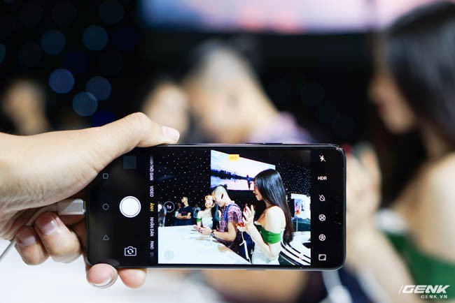 Oppo F7 chính thức ra mắt tại Việt Nam: màn hình tai thỏ, camera selfie AI 25 MP, mặt lưng phủ gương, giá lên kệ 7,99 triệu đồng - Ảnh 20.