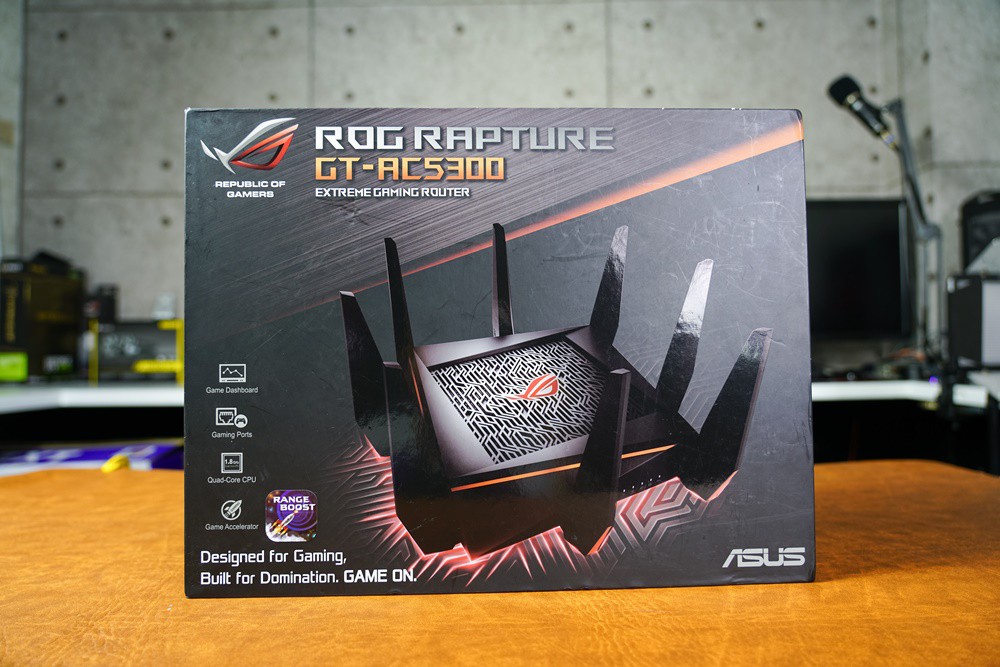  Mặt trước hộp Rapture GT-AC5300 với tên tuổi, hình ảnh sản phẩm được trang trí khá cầu kỳ. 