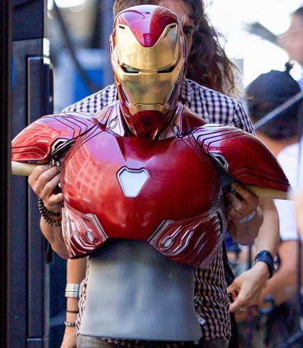 
Thực tế thì trong phim nam diễn viên Robert Downey Jr không hề mặc bộ áo ráp của Iron man vì nó quá nặng…

