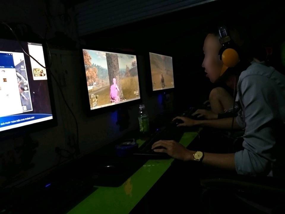 
Rules of Survival đang là tựa game bắn súng sinh tồn phổ biến nhất hiện nay ở các quán net Việt Nam.
