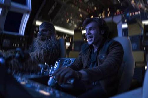 
Han Solo không bao giờ bay một mình vì Chewie là người phụ tá đắc lực của anh
