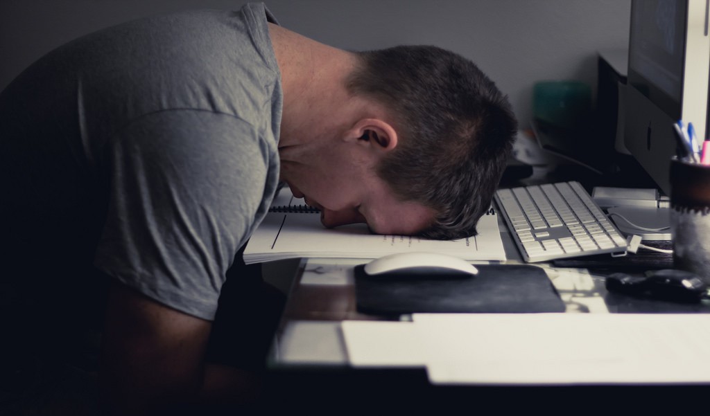 Đây là lí do tại sao thức đêm học bài chỉ mệt người mà không bao giờ hiệu  quả