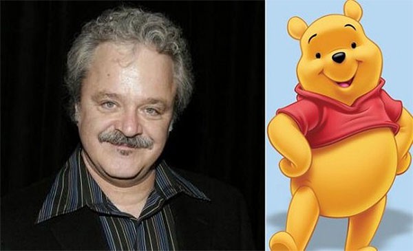 
Bộ phim cũng đánh dấu sự trở lại của diễn viên lồng tiếng Jim Cummingscho vai gấu Pooh và Tigger, người được biết tới với vai trò lồng tiếng cho Winnie the Pooh từ năm 1988
