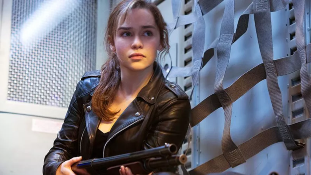 
Emilia Clarke vào vai nữ anh hùng Sarah Connor trong&nbsp;Terminator: Genisys (2015)
