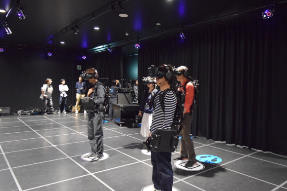 Xuất hiện phòng chơi Dragon Quest VR hoành tráng nhất Nhật Bản, ai cũng muốn được thử chơi một lần - Ảnh 4.