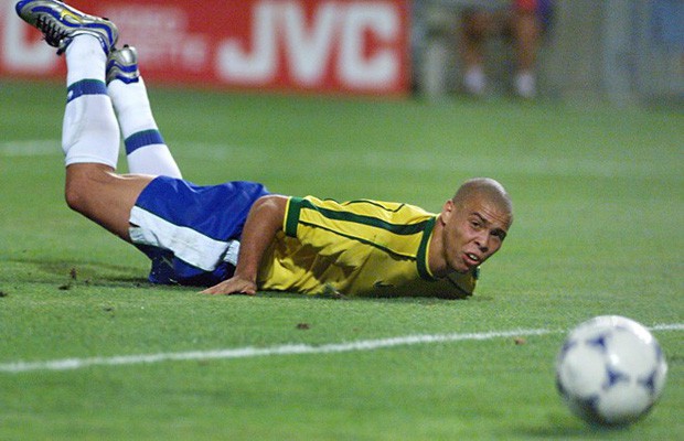 Cơn động kinh của Ronaldo và bí ẩn lớn nhất lịch sử World Cup
