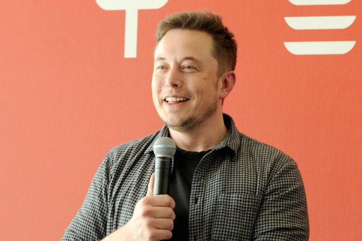 Trường học do Elon Musk sáng lập cho học sinh "vọc" súng phun lửa, bỏ ngoại  ngữ, tập trung học code
