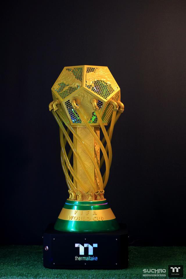 Chiếc PC kiêm cúp vàng World Cup này chắc chắn sẽ khiến bạn phải ngất vì quá đẹp - Ảnh 1.