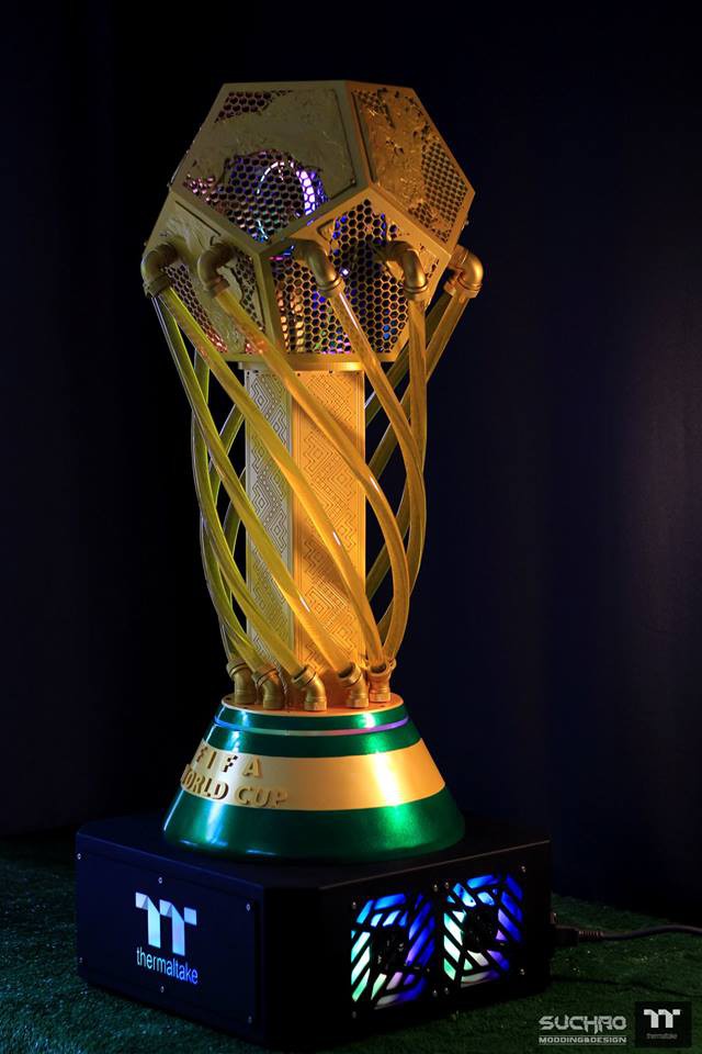 Chiếc PC kiêm cúp vàng World Cup này chắc chắn sẽ khiến bạn phải ngất vì quá đẹp - Ảnh 2.