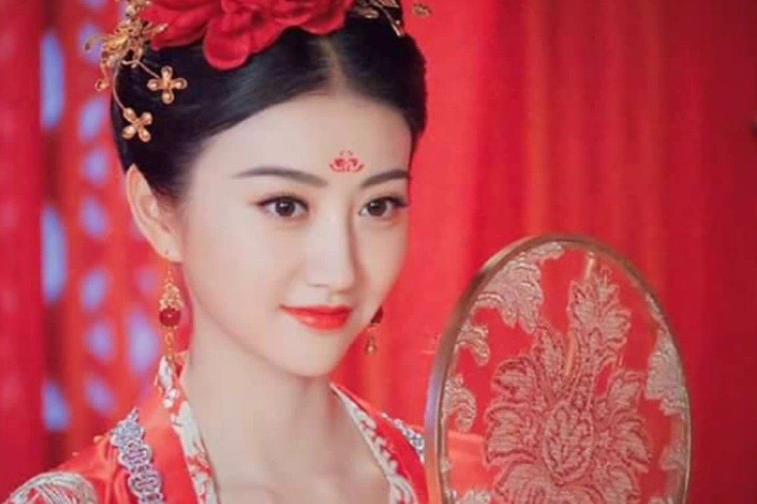 Câu chuyện kỳ lạ về mỹ nhân Cảnh Điềm, “thuốc độc phòng vé” tại Trung Quốc  nhưng lại trở thành ngôi sao tại Hollywood