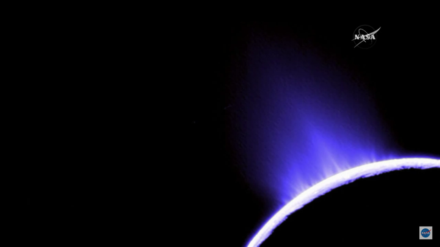 
Hình ảnh các chùm nước bắn ra từ Enceladus.
