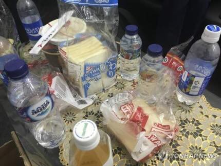 Đội tuyển Hàn Quốc bị đói vì BTC Asian Games 2018 chỉ phát bánh mì mà không cho mứt, Faker mang mì gói nhưng không được phép ăn - Ảnh 1.