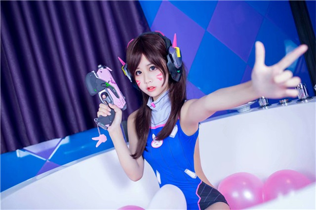 Cosplay D.Va mặt búng ra sữa cực dễ thương - Ảnh 1.