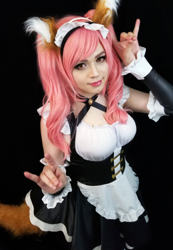 C9 Sneaky lại đốt mắt cộng đồng LMHT bằng bộ cosplay nàng hầu Rem