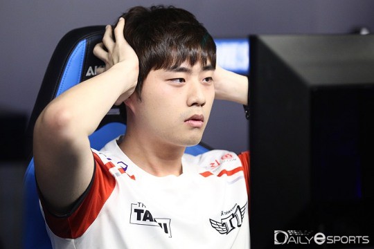 Cộng đồng LMHT bàn tán khi SKT không được vào Playoffs: Đây là thời điểm thích hợp để Faker nối gót Ryu sang H2K - Ảnh 1.